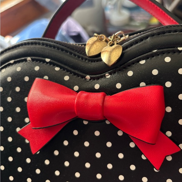 Heart-Shaped Black Polka Dot Retro bag with Red Bow - Picture 10 of 10